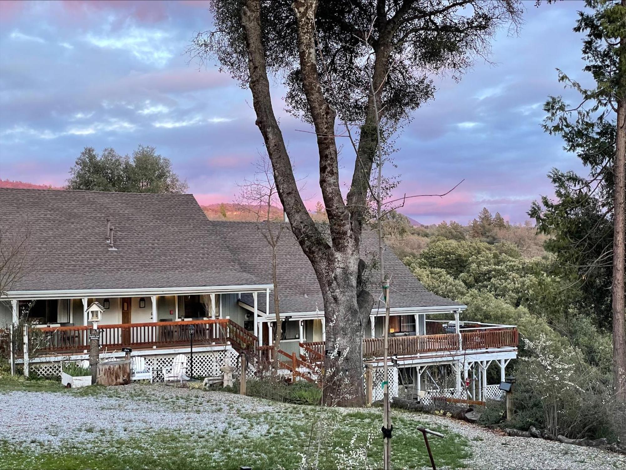 Sierra Mountain Lodge - Vacation Rentals - Yosemite Оане Екстериор снимка